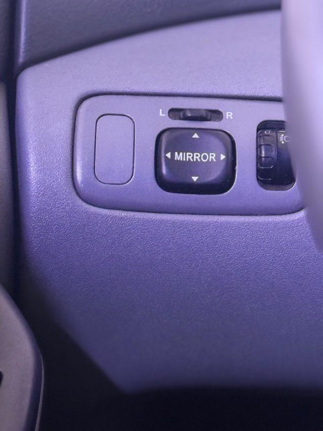 TOYOTA Yaris 1.3i 16V cat 3 porte aut. Sol