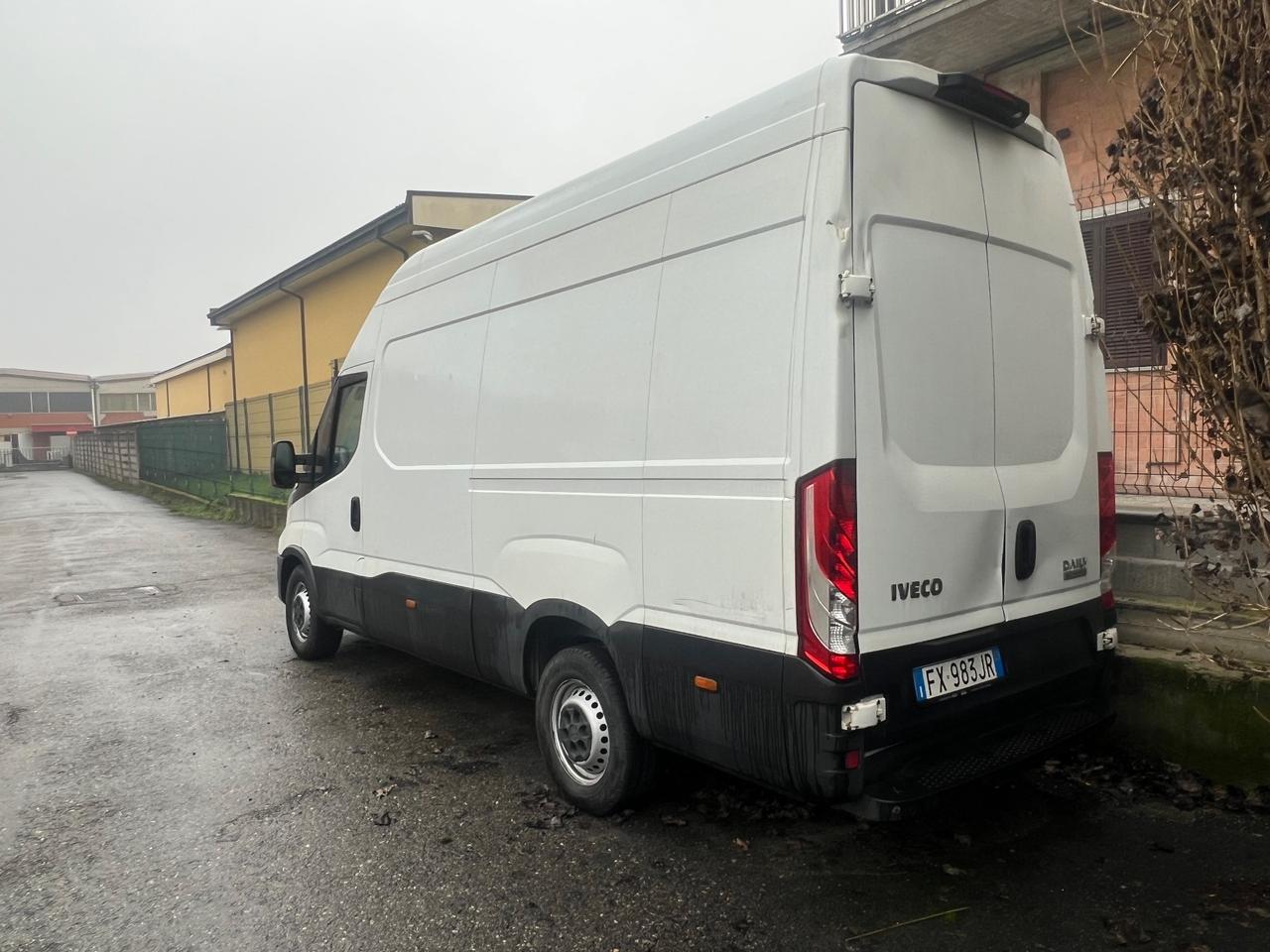 Iveco Daily 33S12 2.3 HPT PC Cabinato