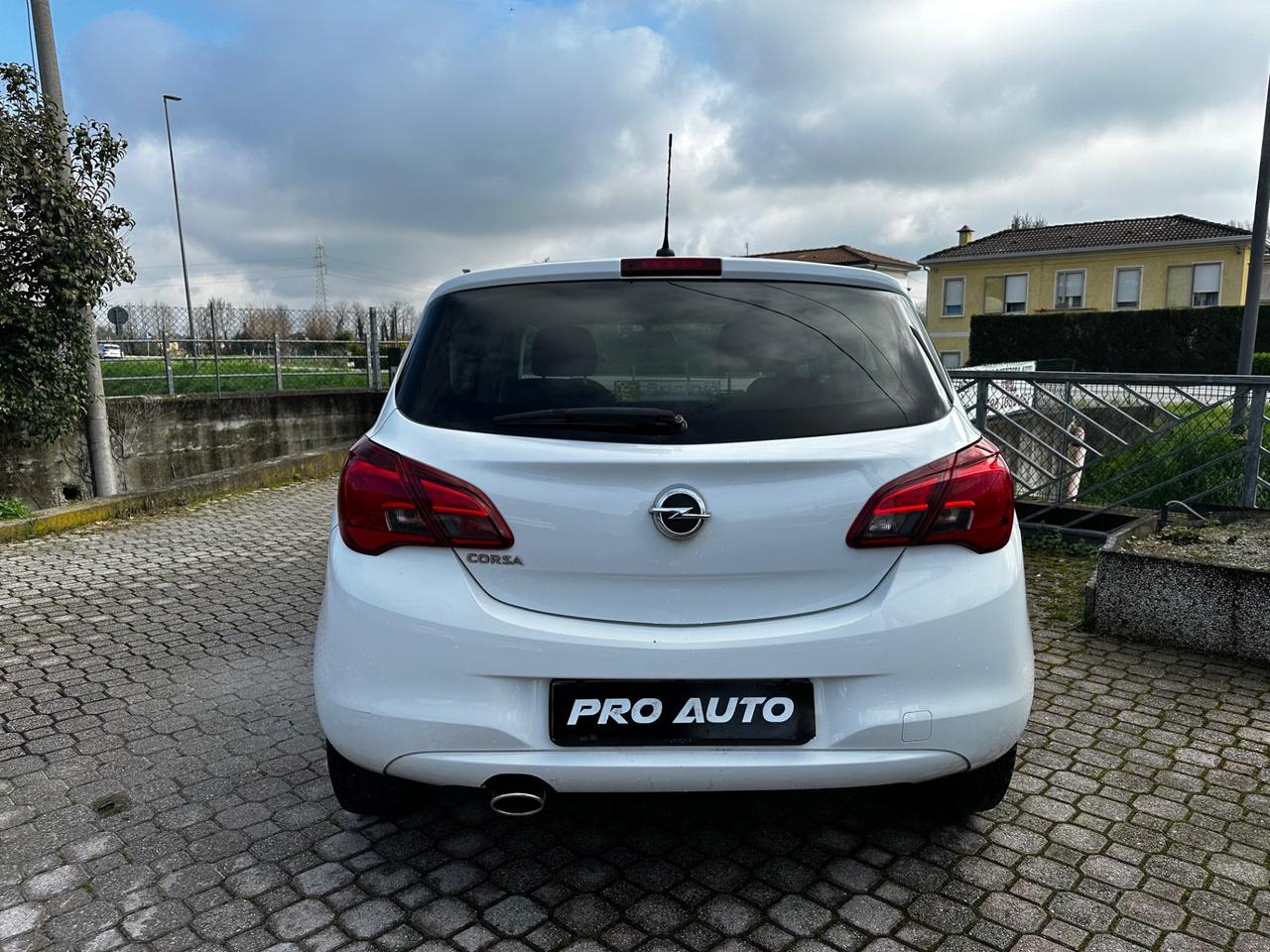 Opel Corsa 1.4 90CV GPL Tech 5 porte b-Color