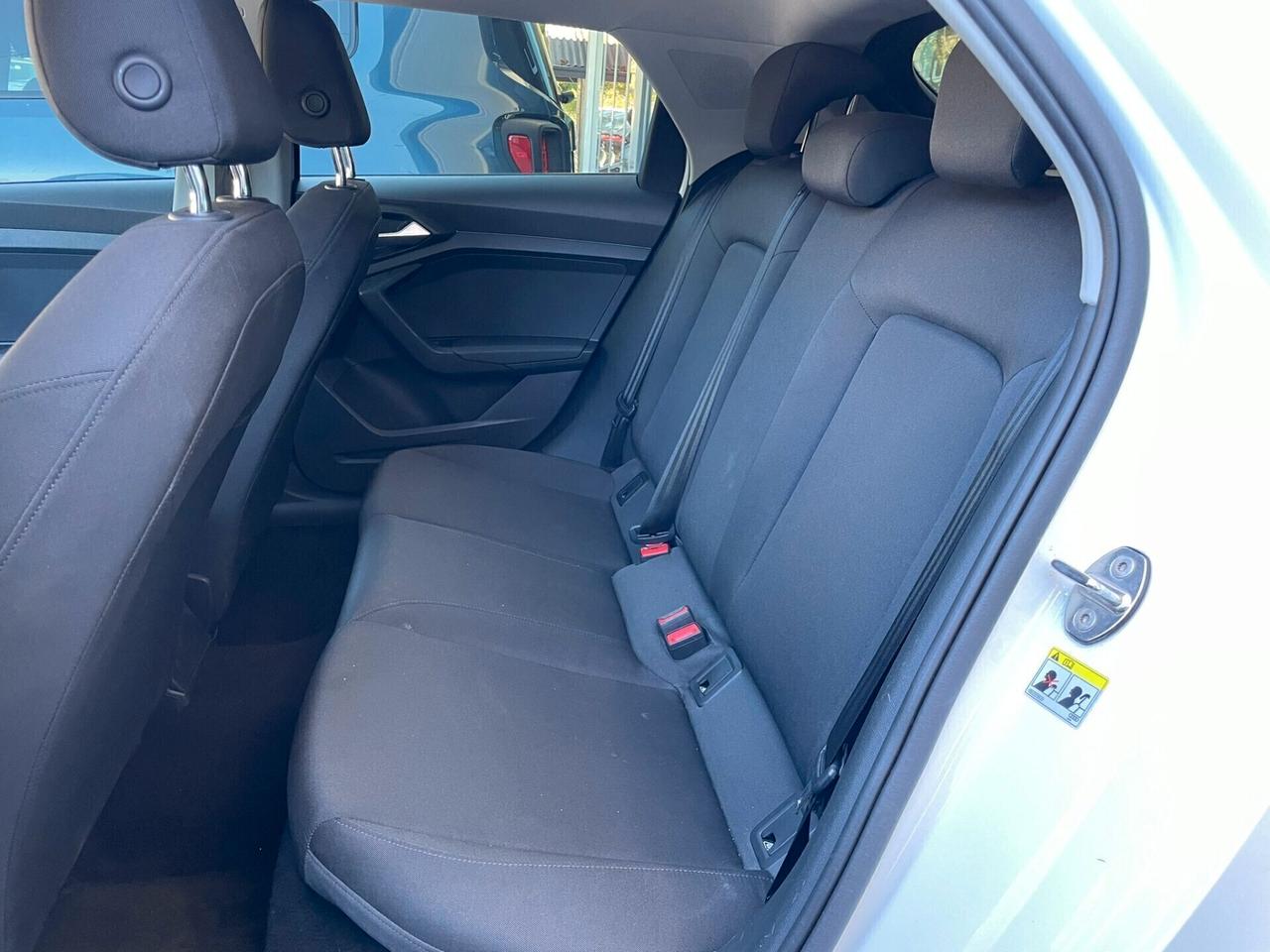 AUDI A1 SPTB IDENTITY CONTRAST 25TFSI 95cv