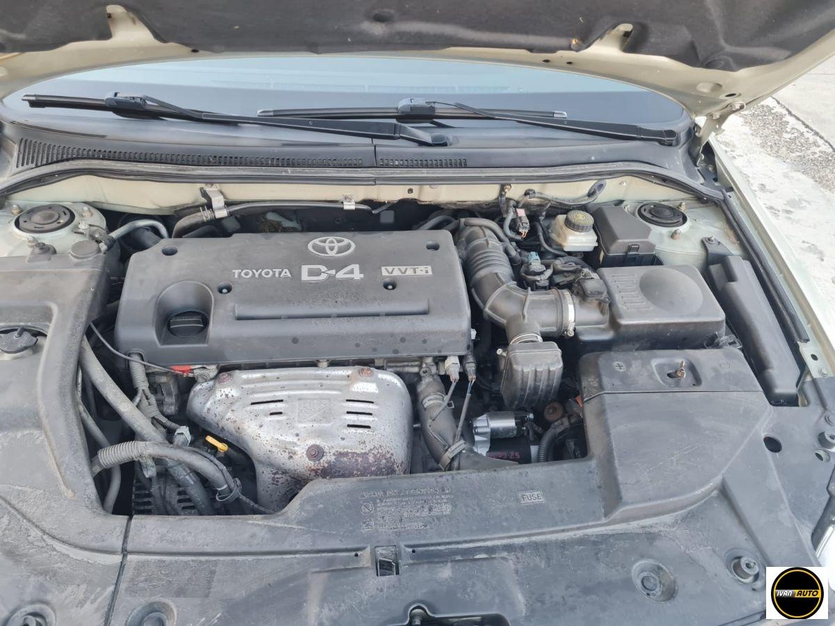 TOYOTA Avensis Benzina