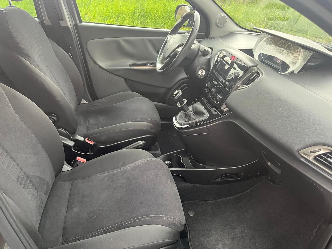 Lancia Ypsilon 0.9 TwinAir 84CV-62 5 porte Metano Ecochic Gold