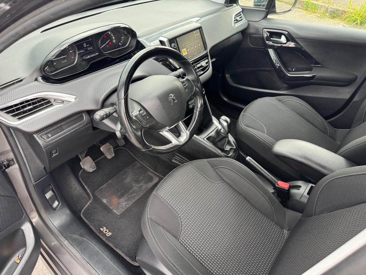 Peugeot 208 tagliandata cinghia nuova Neopatentati