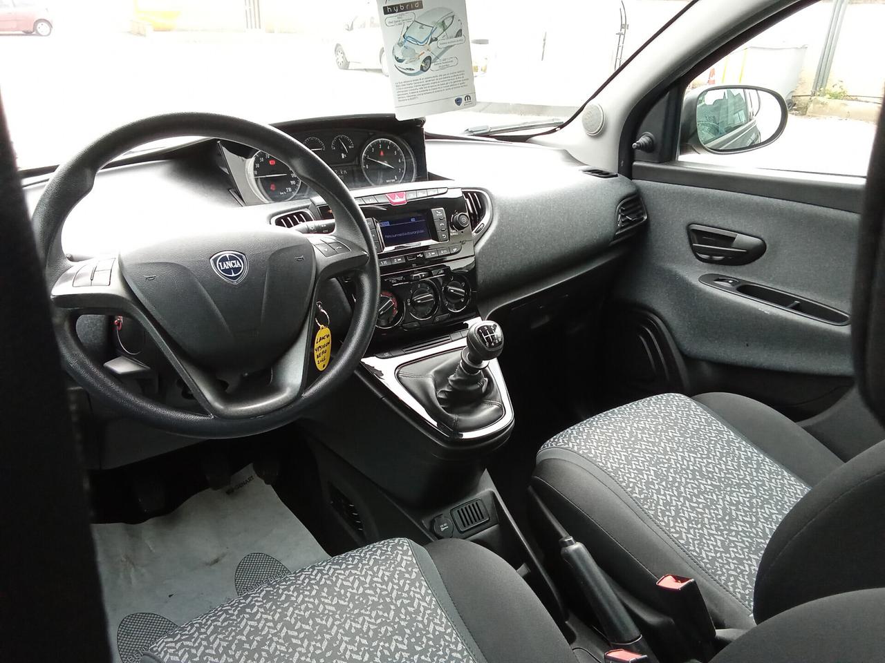 Lancia Ypsilon 1.0 Hybrid 70cv Gold