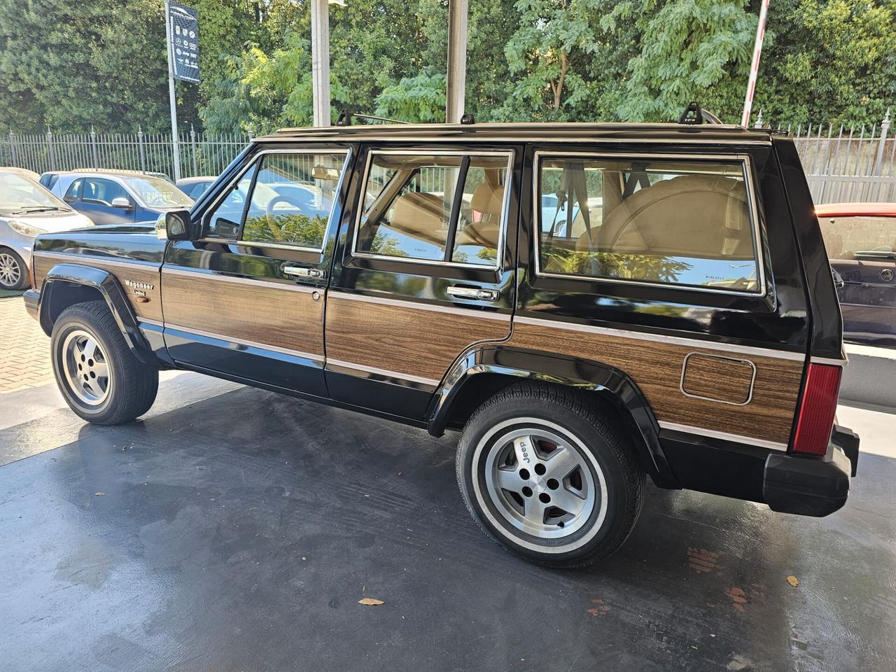 Jeep Wagoneer Cherokee