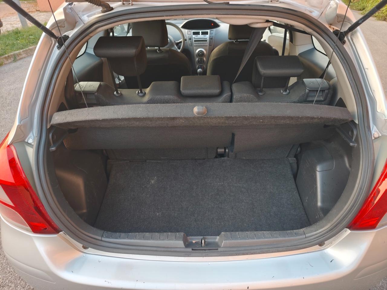 Toyota Yaris 1.0 benzina euro 4 neopatentati