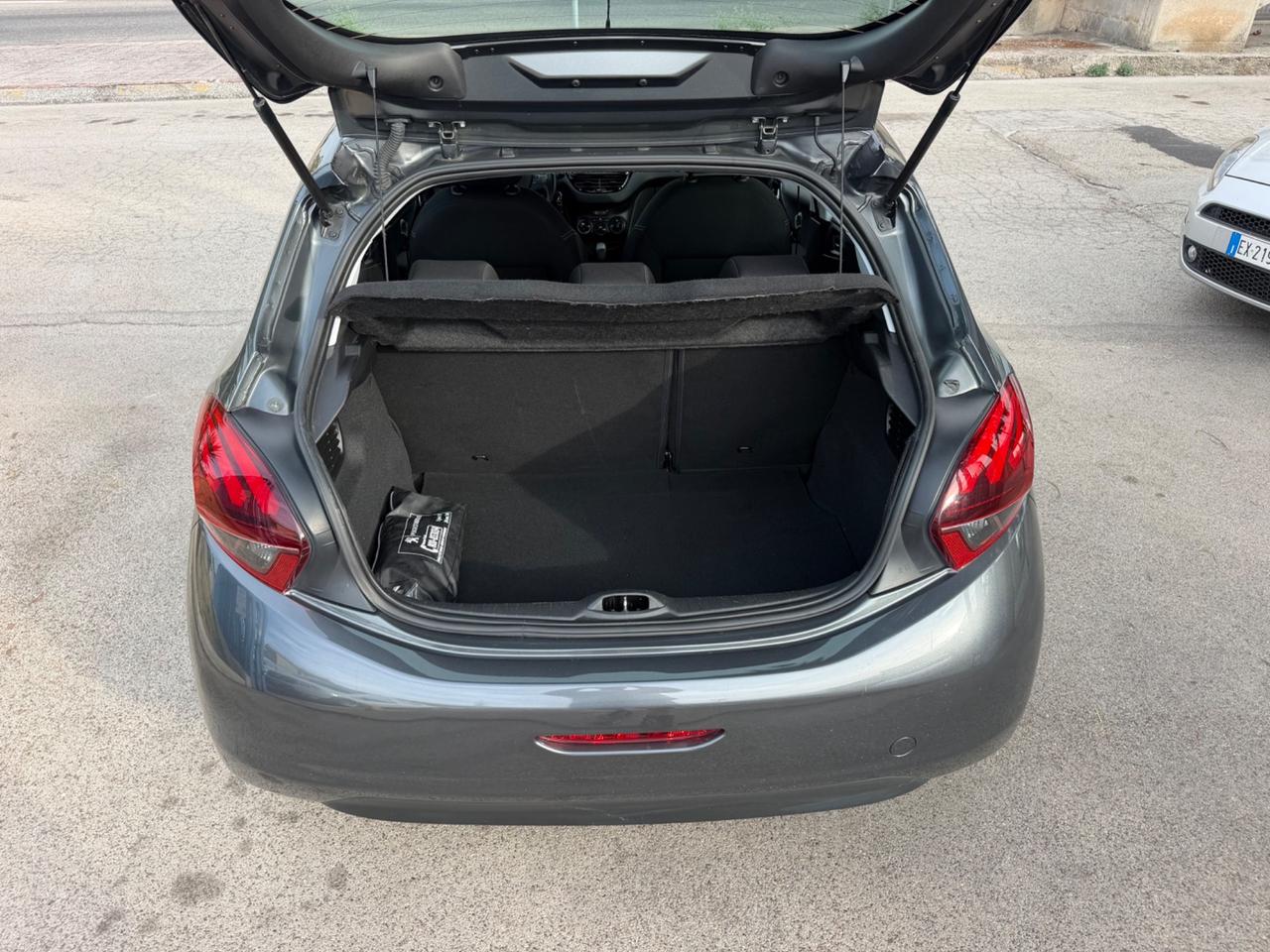 Peugeot 208 Allure 1.6 Diesel 75 cv 2016