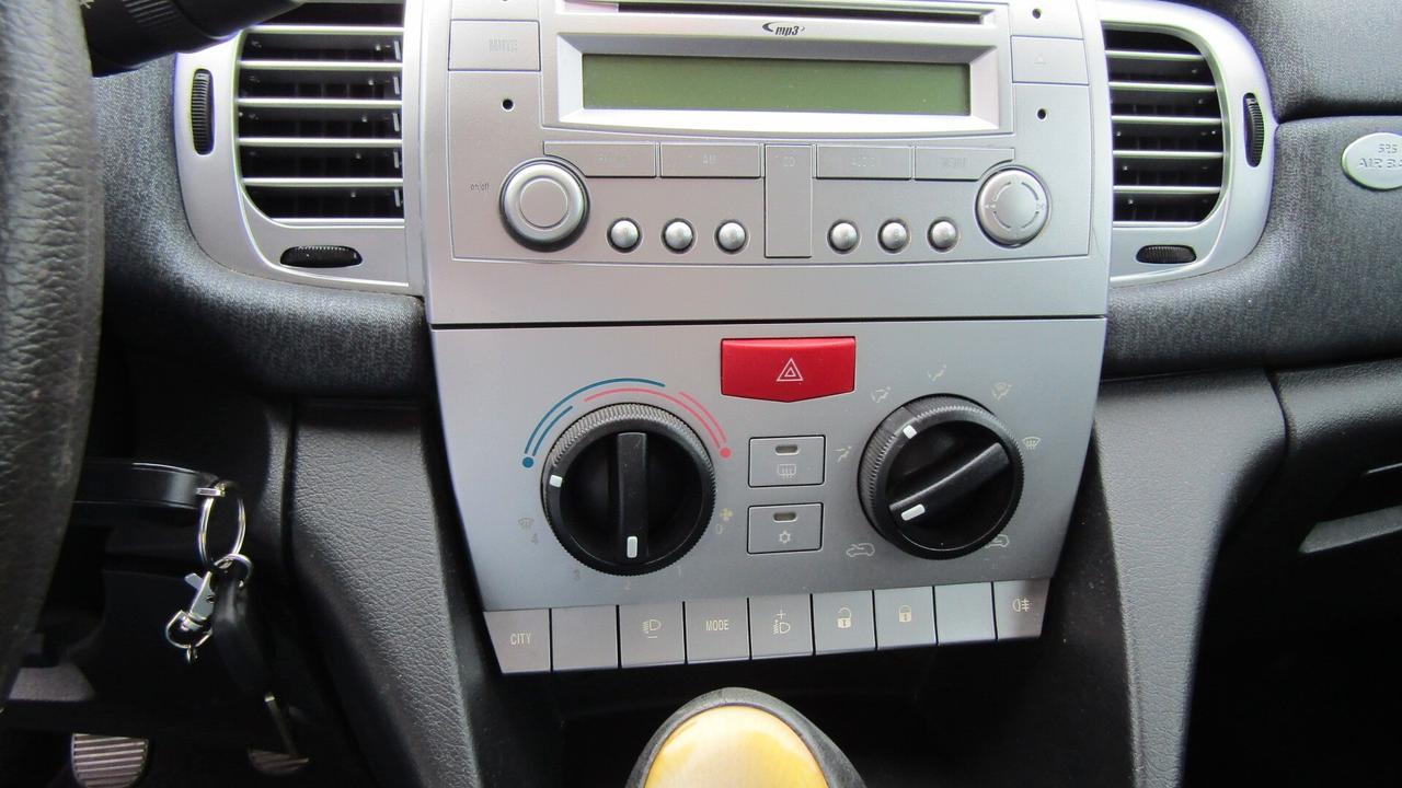 Lancia Ypsilon 1.3 MJT 75 CV Platino