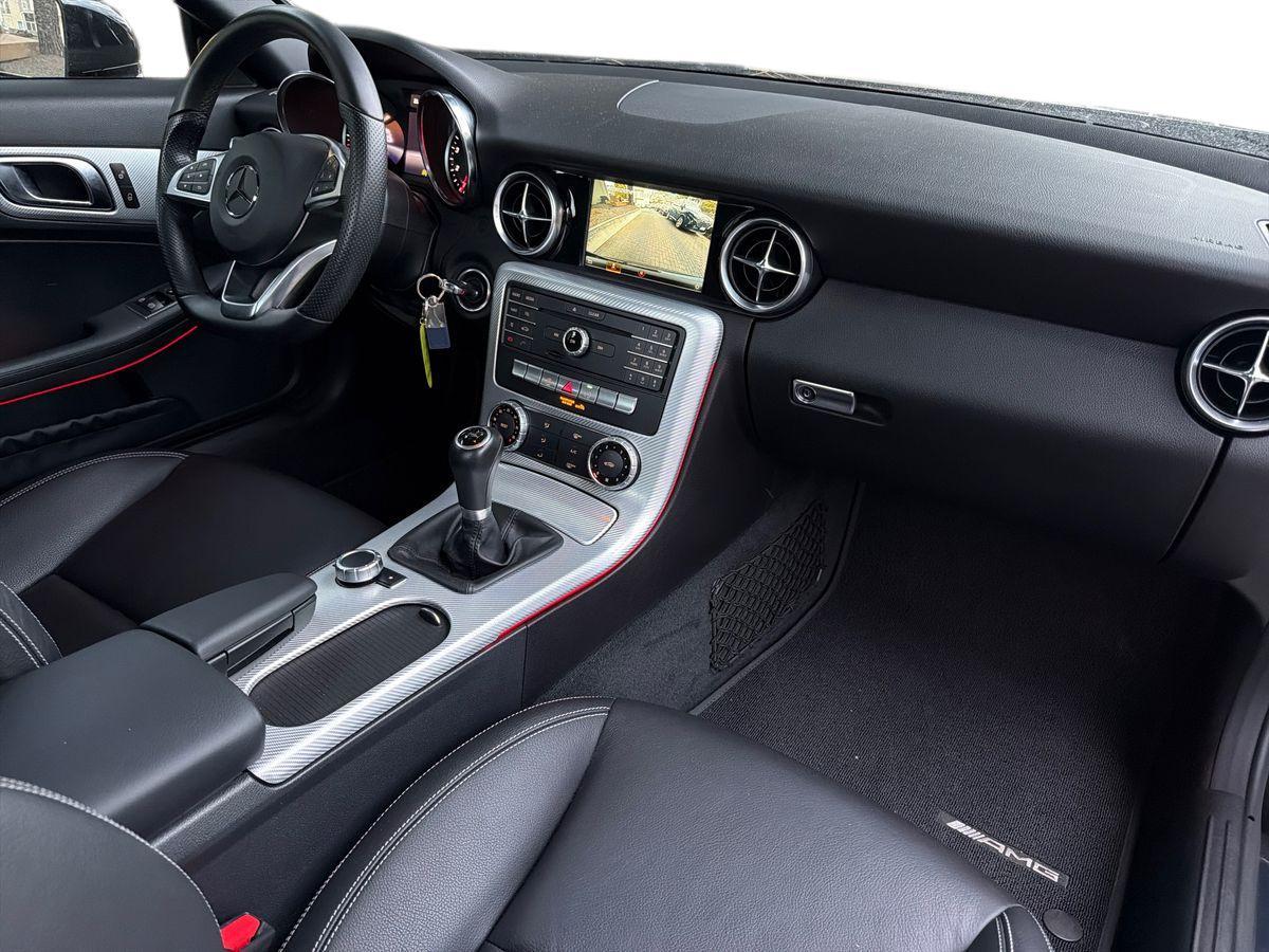 Mercedes-Benz SLC 180 AMG Line