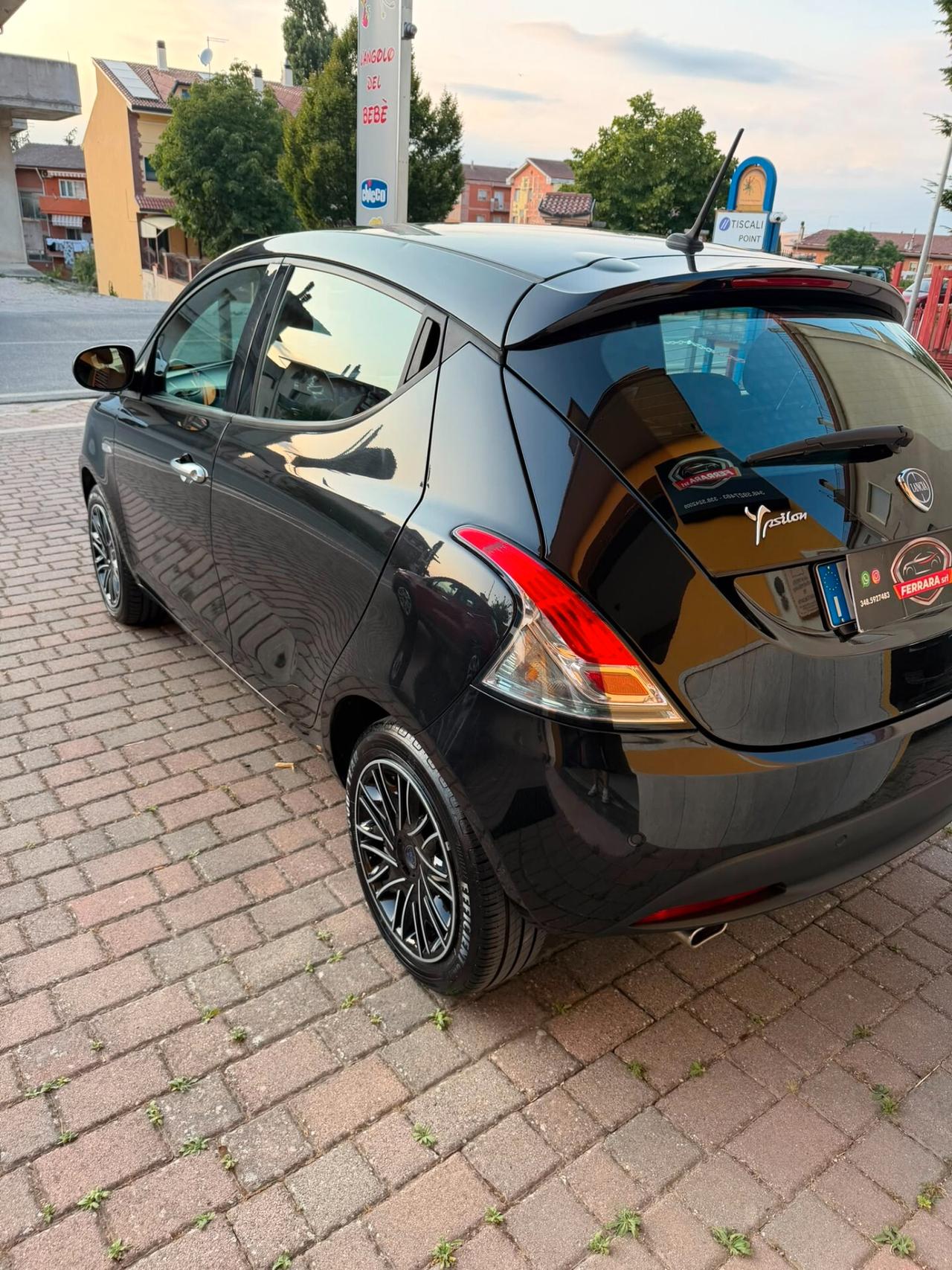 Lancia Ypsilon 1.0 FireFly 5 porte S&S Hybrid Alberta Ferretti