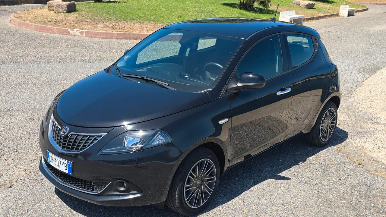 Lancia Ypsilon 1.0 FireFly 5 porte S&S Hybrid Gold