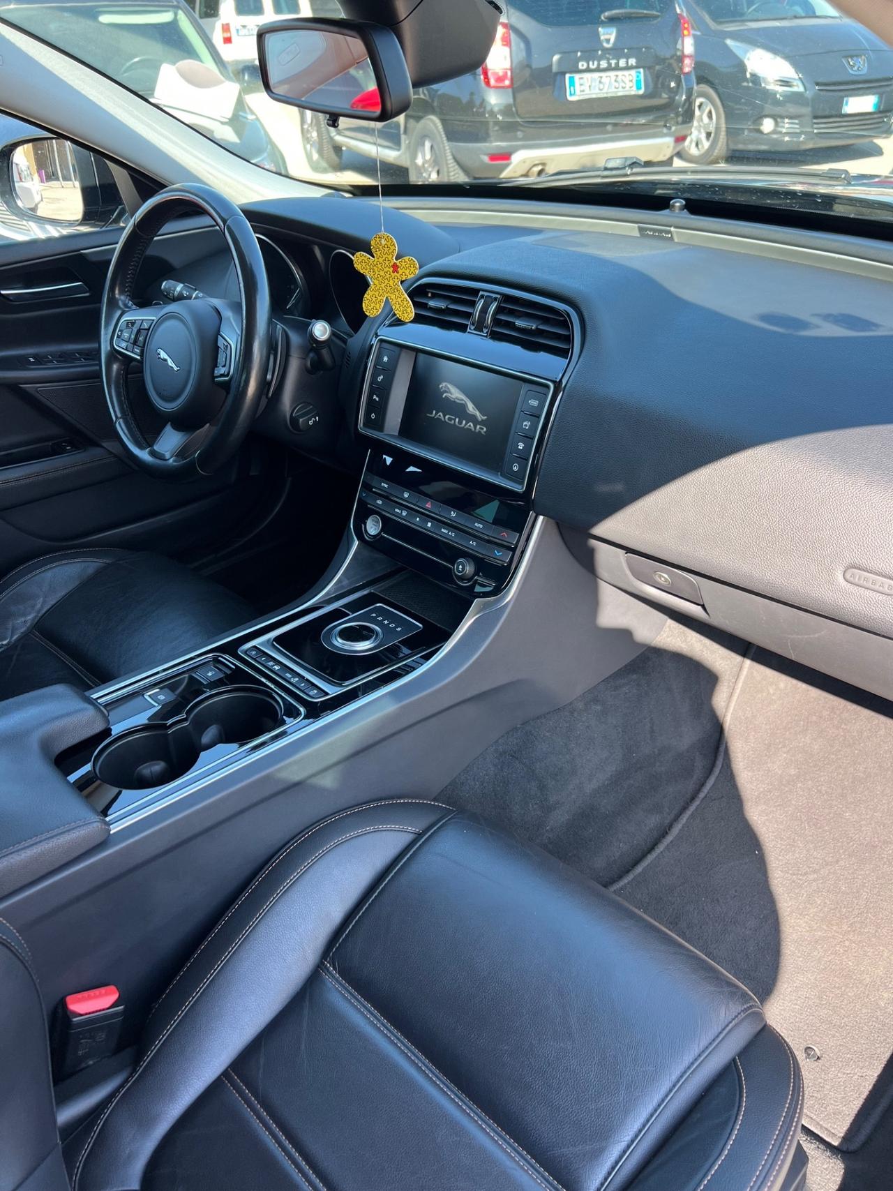 Jaguar XE 2.0 D Turbo 180CV Pure