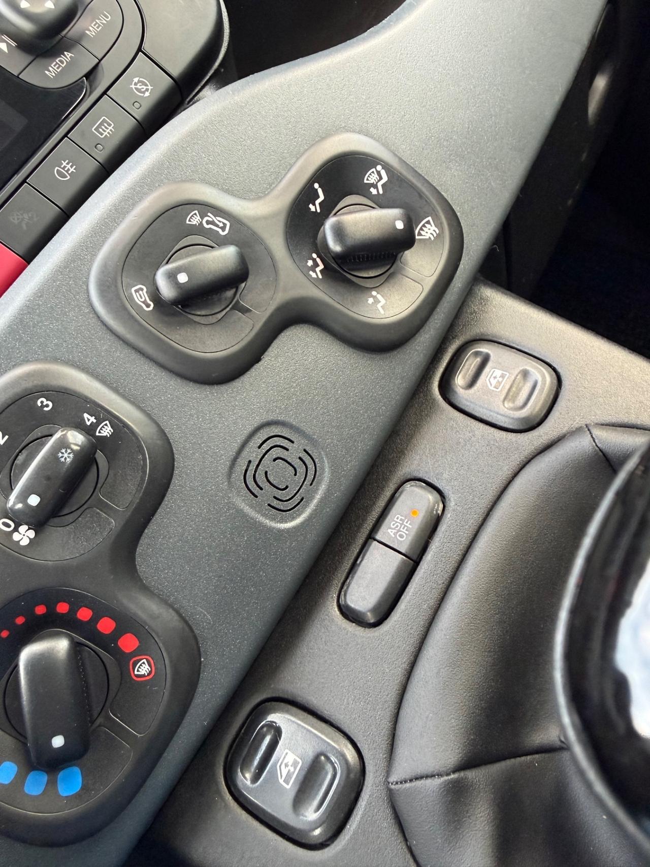 Fiat Panda 1.2 Connected by Wind