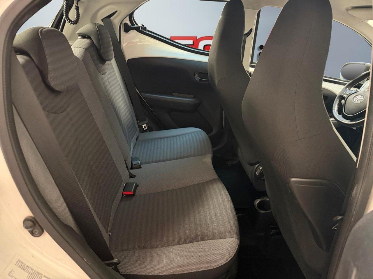 Toyota Aygo 5 Porte Aygo 5p 1.0 x-business m-mt 72cv