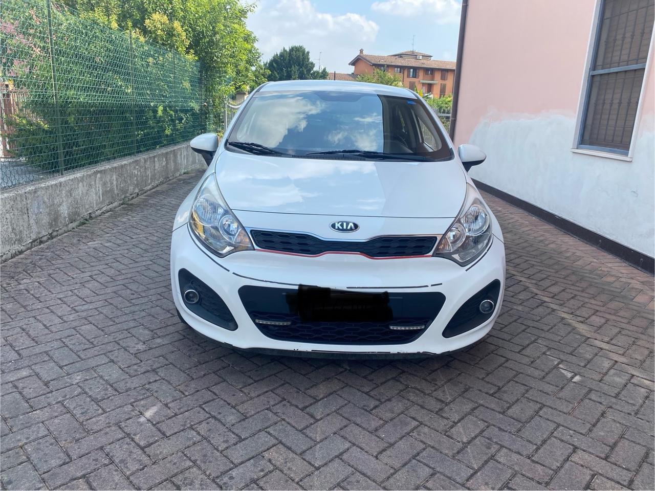 Kia Rio 1.1 CRDi 5p. Cool neopatentati