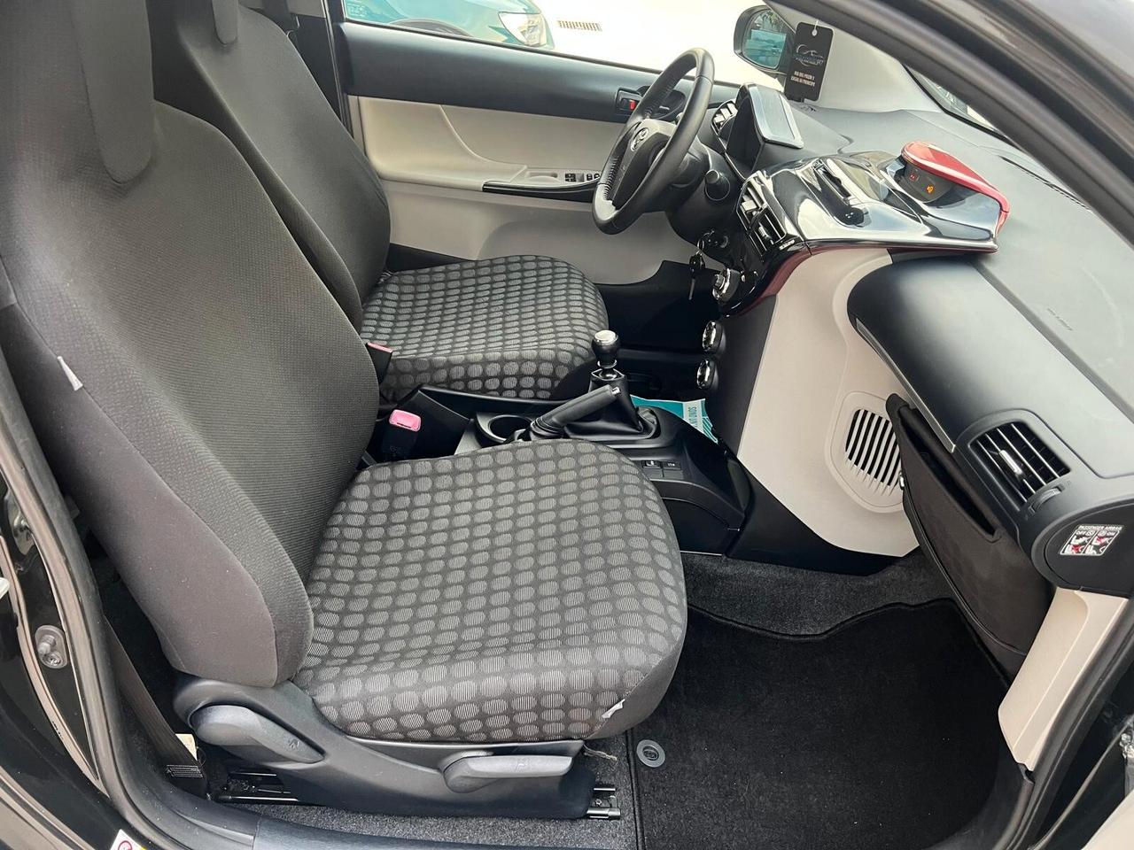 Toyota iQ 1.0 Sol