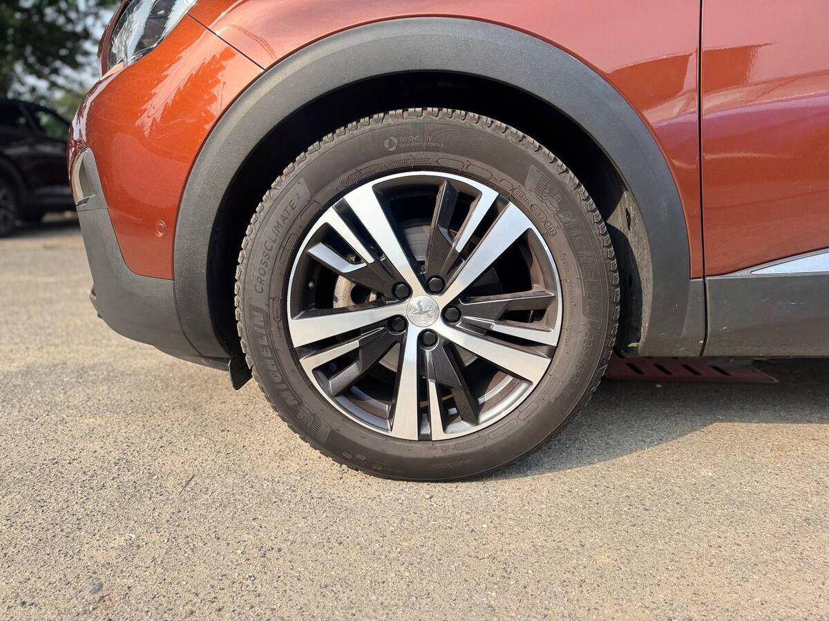 Peugeot 3008 1.2 pt t Active s&s 130cv