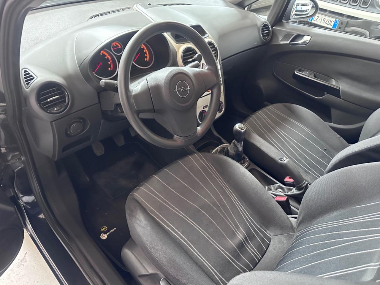 Opel Corsa 1.2i 16V cat 5 porte Club