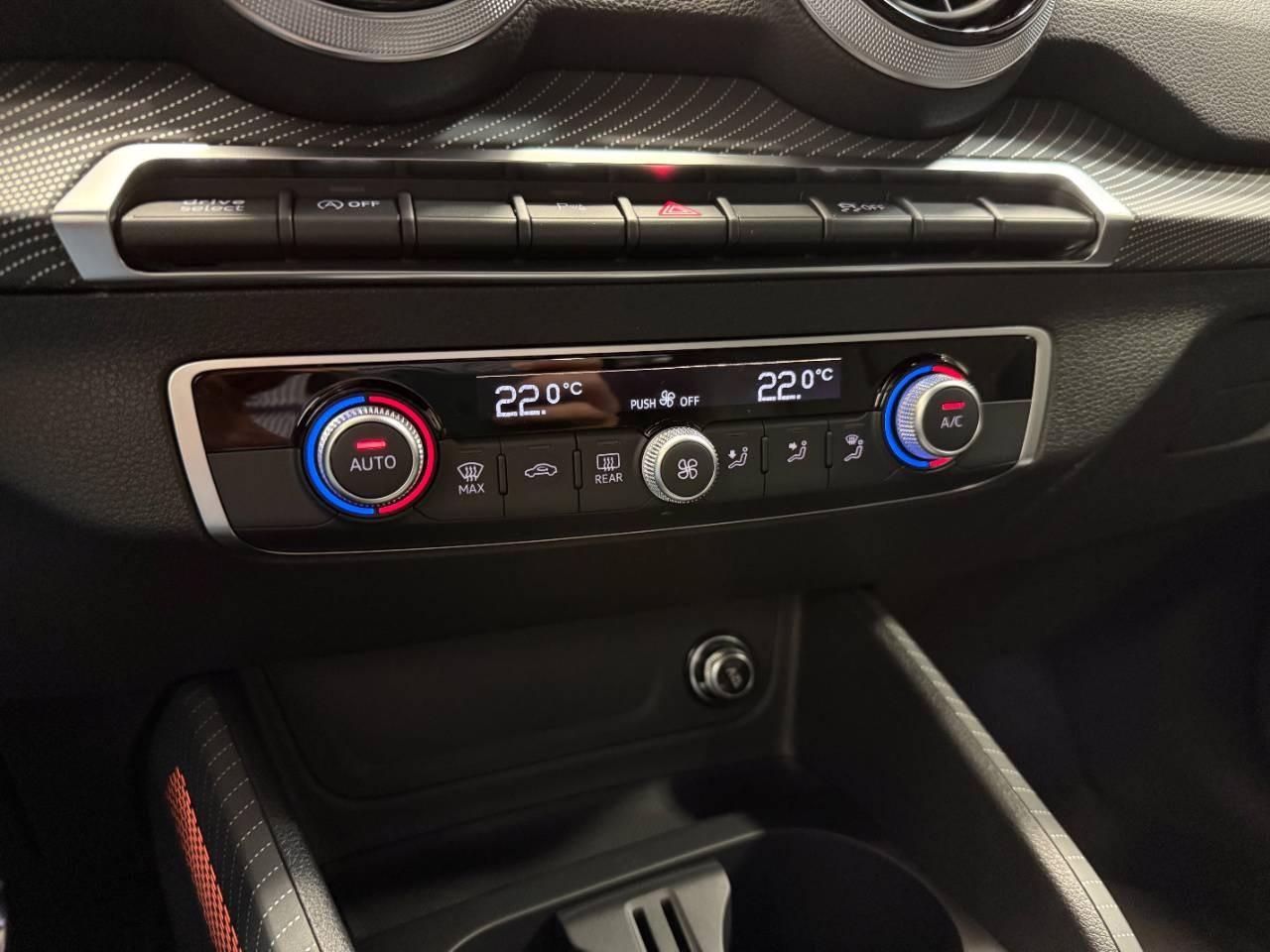 AUDI Q2 35 TDI S-TRONIC IDENITITY BLACK
