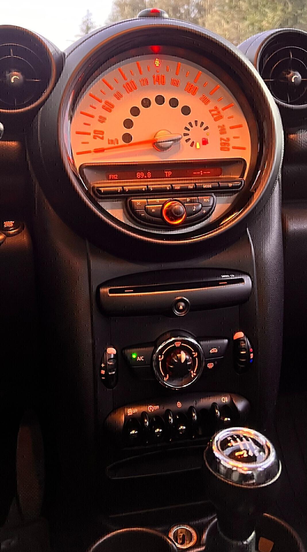 Mini Cooper D Countryman 1.6 ,cerchi in lega ,clima,ecc.