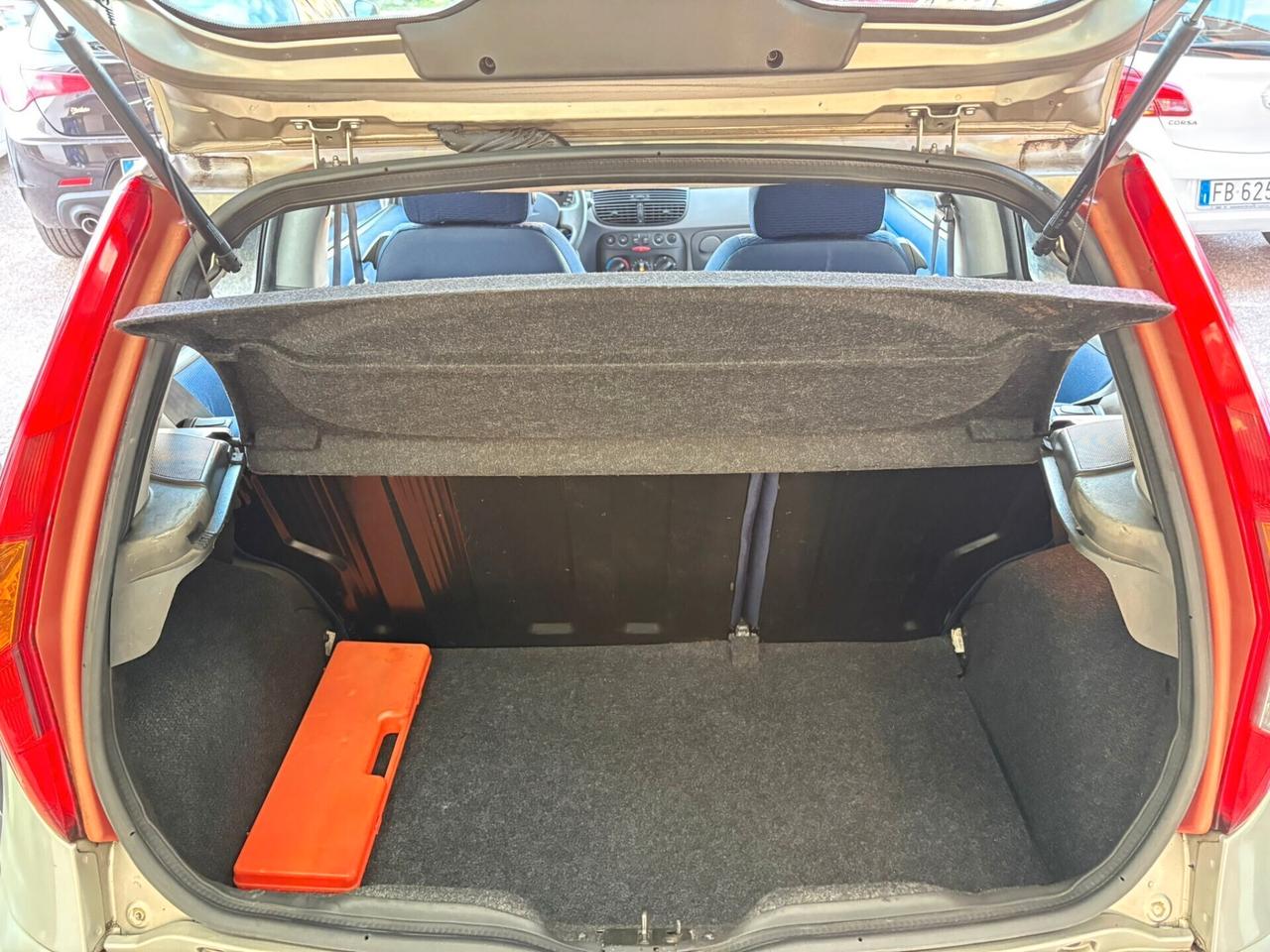 Fiat Punto 1.2i aria e idroguida 119 mila KM