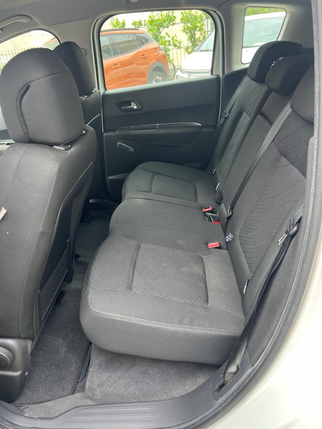 Peugeot 3008 1.6 HDi 110CV cambio robotizzato