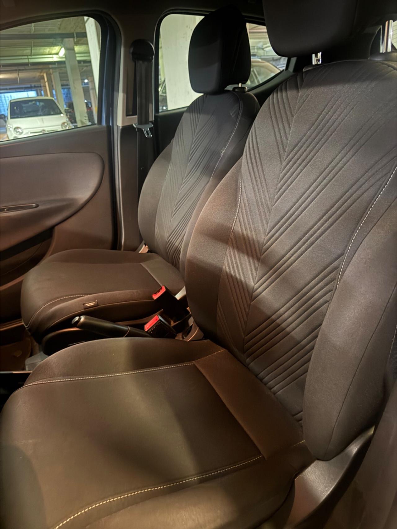 Lancia Ypsilon 1.0 FireFly 5 porte S&S Hybrid Ecochic A. Ferretti