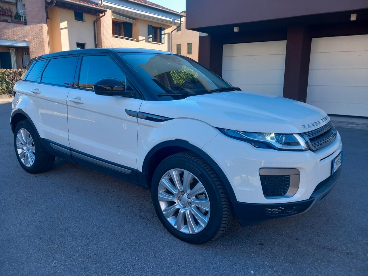 Land rover Evoque 2.0 td 4 PURE cambio automatico TUA a € 199 mese