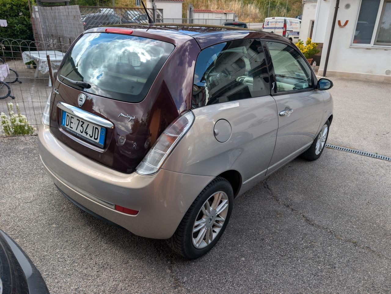 Lancia Ypsilon 1.3 MJT 75 CV Platino