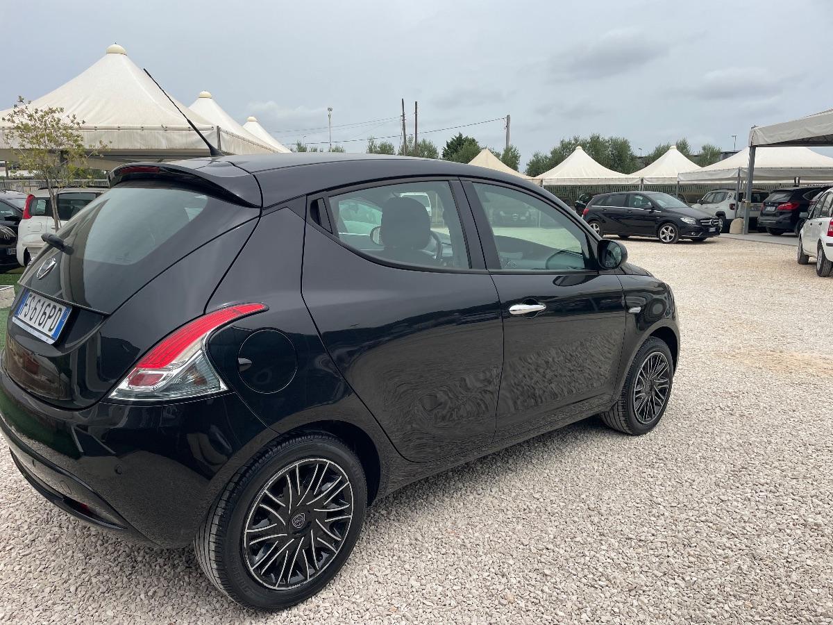 LANCIA - Ypsilon - 1.2 69 CV 5p. Gold