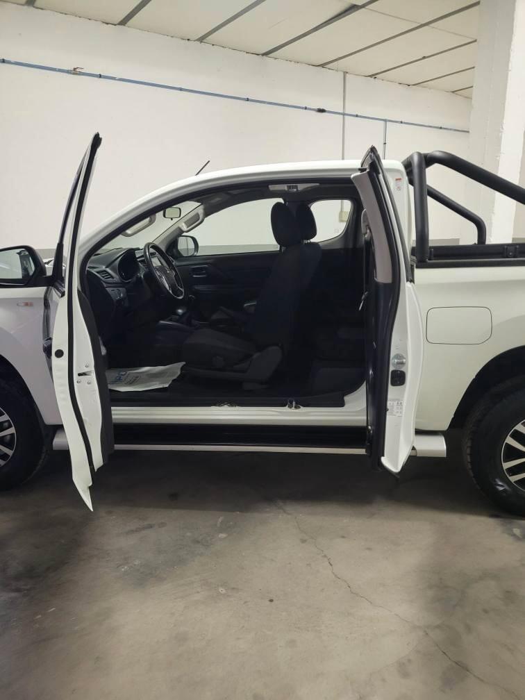 Mitsubishi L200 2.3 D Club Cab 4x4 Easy Select Inform