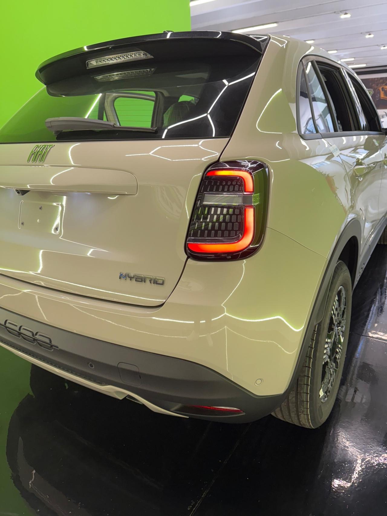 Fiat 600 Hybrid 110 CV DCT MHEV Business