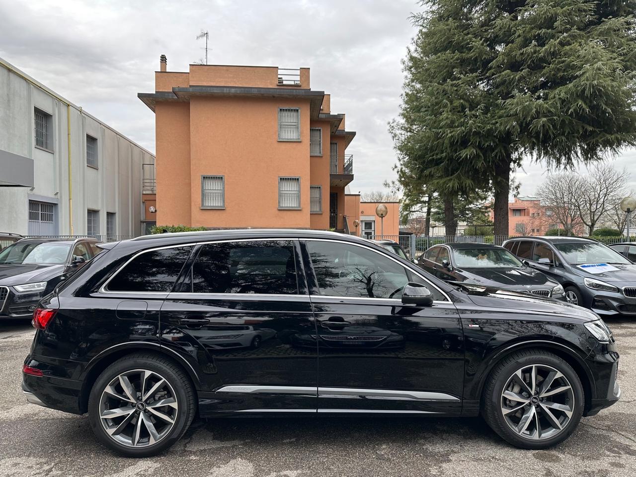 Audi Q7 45 TDI quattro tiptronic Sport Plus S-Line 7 POSTI