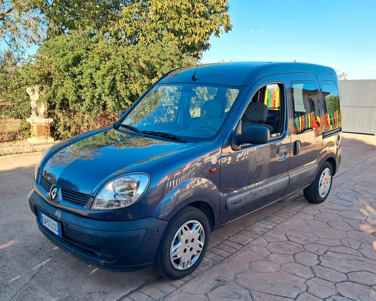 Renault Kangoo TRASPORTO DISABILI PIANALE RIBASSATO UNIPRO