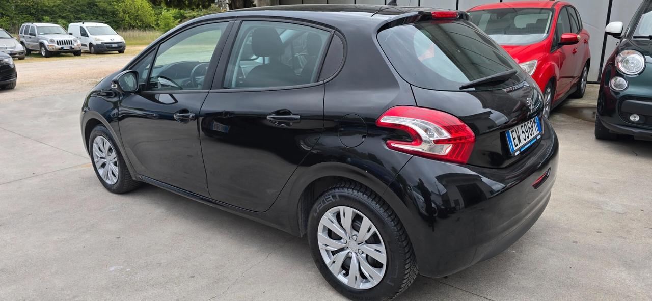 Peugeot 208 1.4 HDi 68 CV 5 porte Access