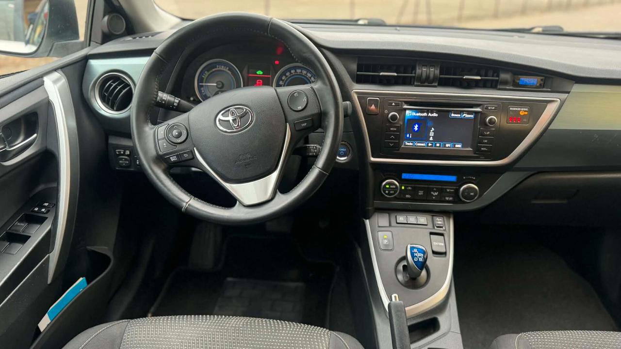 Toyota Auris Anno 2013 1.8 Hybrid Lounge