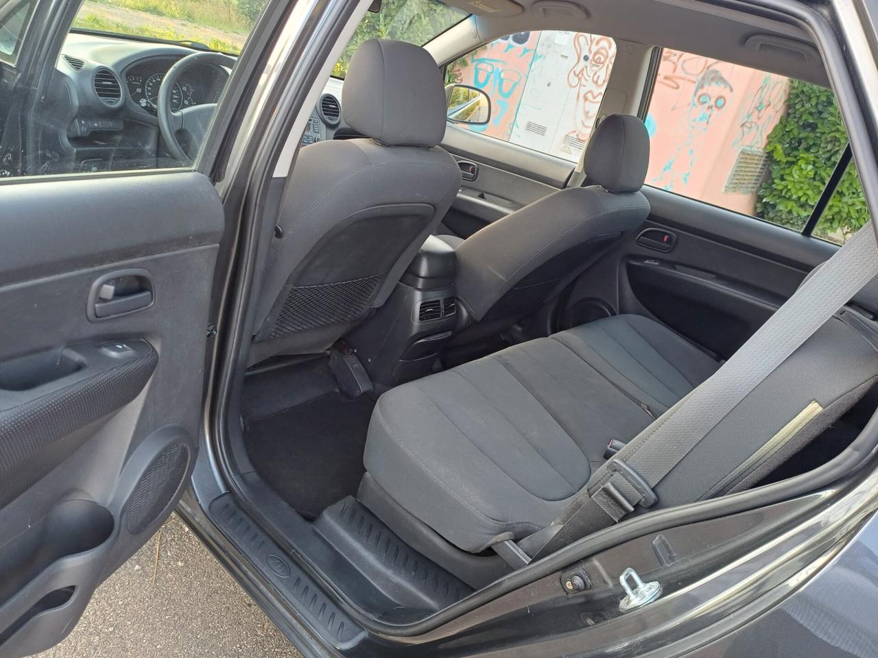Kia Carens 2.0 CVVT LX Family