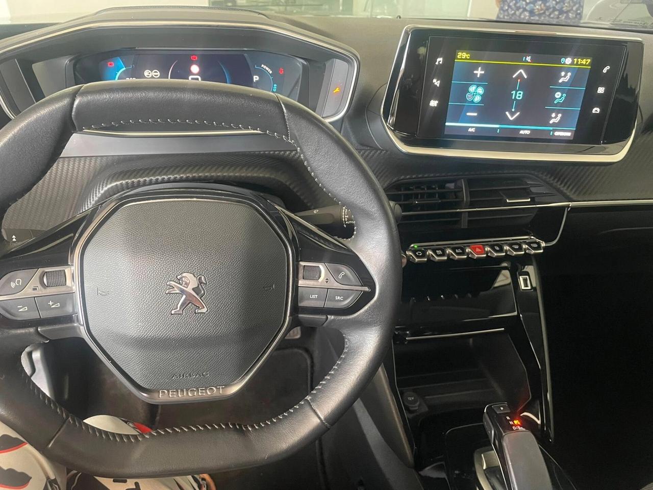 Peugeot 2008 motore elettrico 136 CV Allure