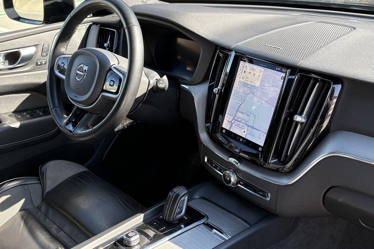 VOLVO XC60 B4 (d) AWD automatico Plus Dark N1