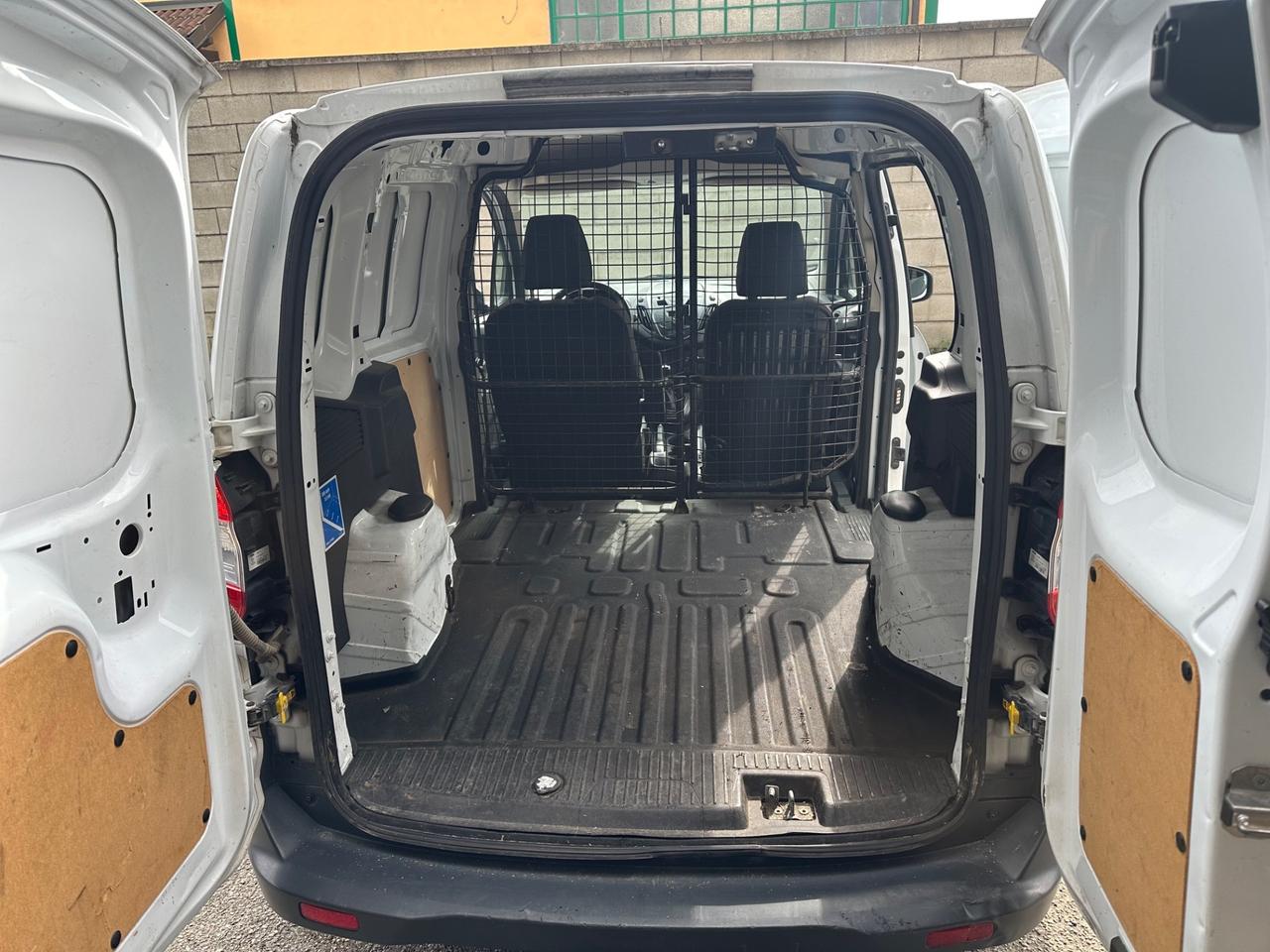 FORD TRANSIT COURIER