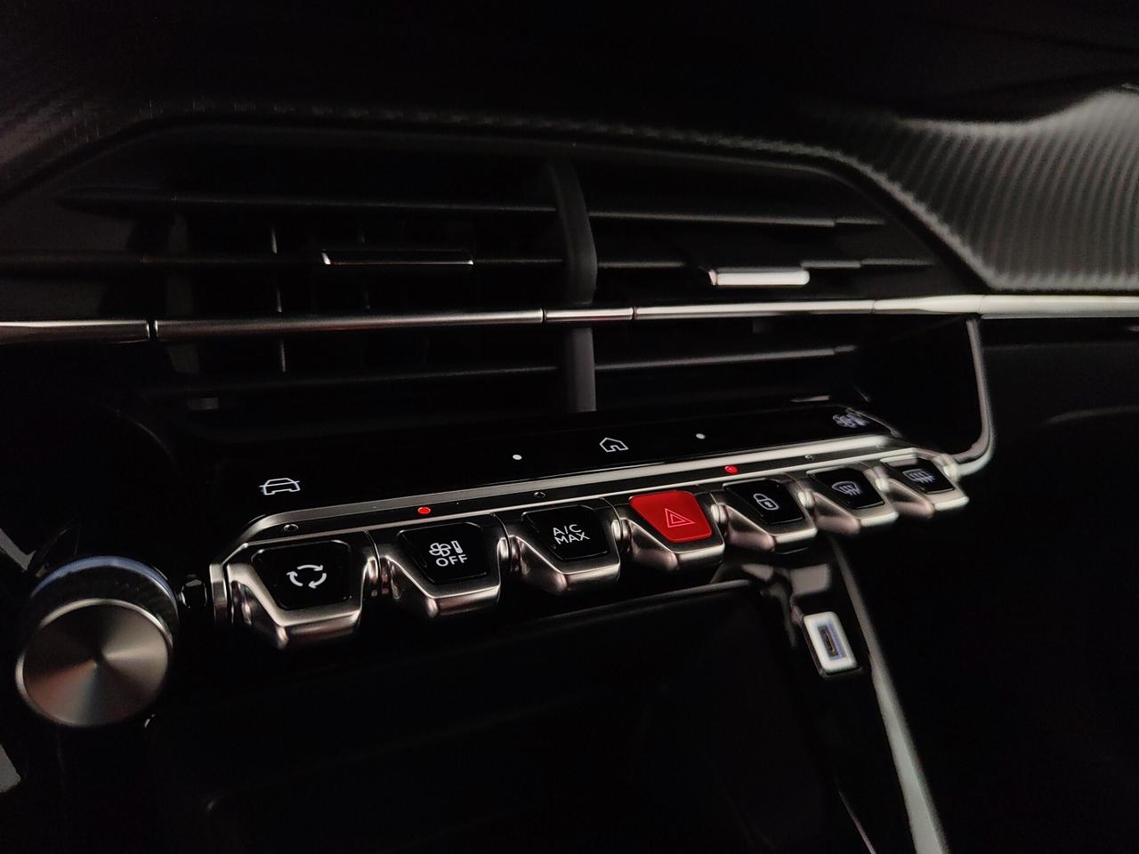 Peugeot 2008 motore elettrico 136 CV Active