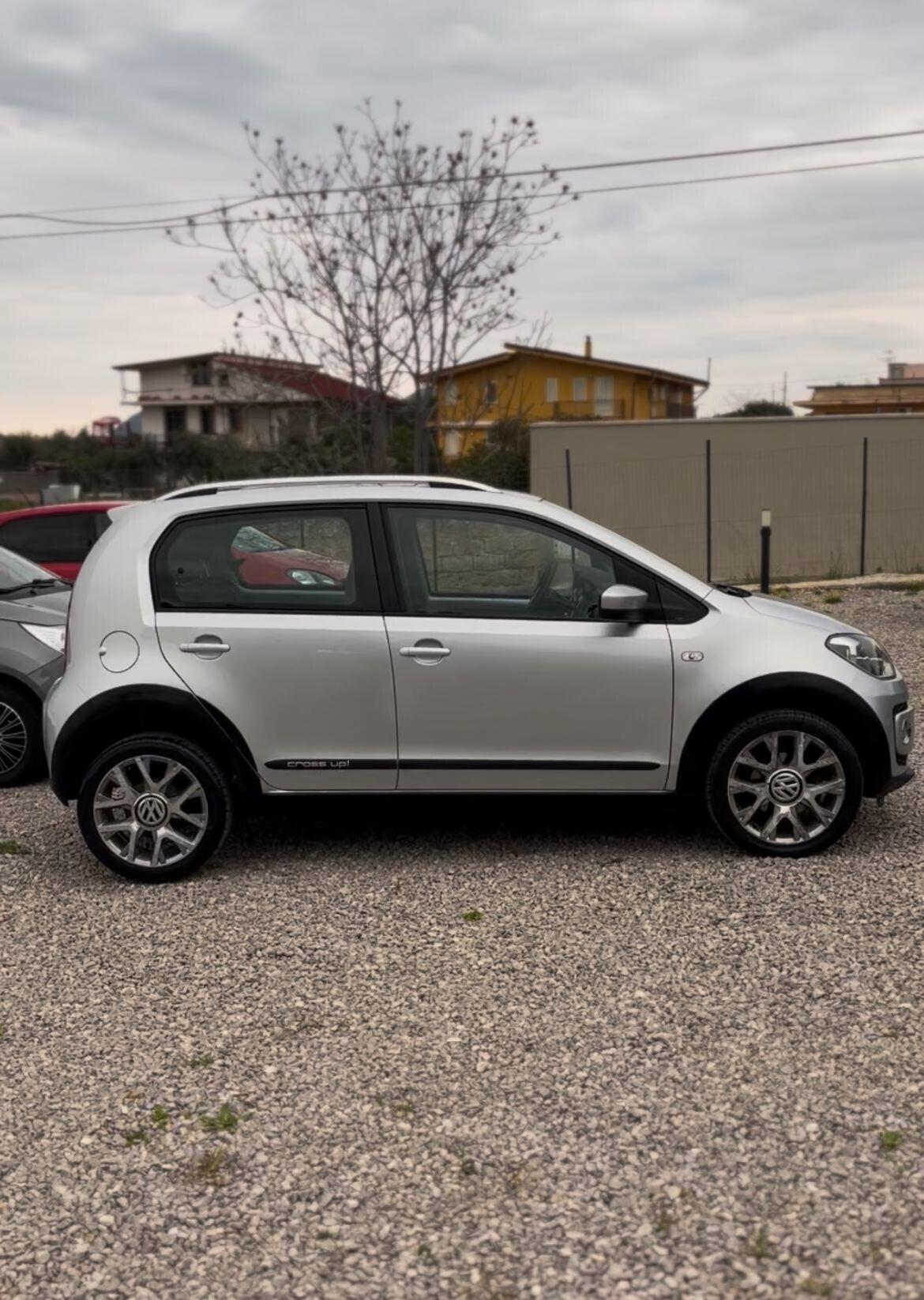 Volkswagen up! 1.0 75 CV 5p. Cross