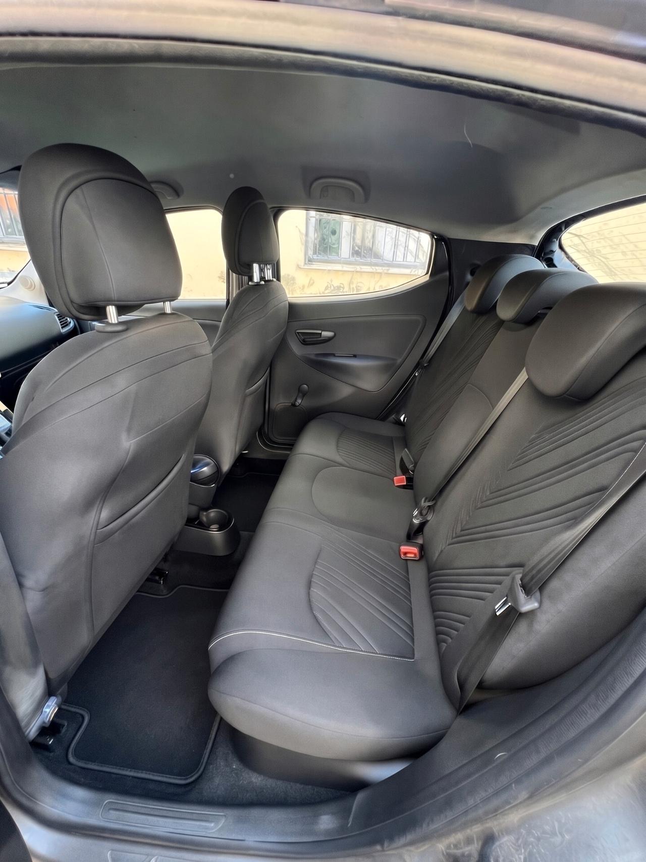 Lancia Ypsilon 1.0 Hybrid Gold