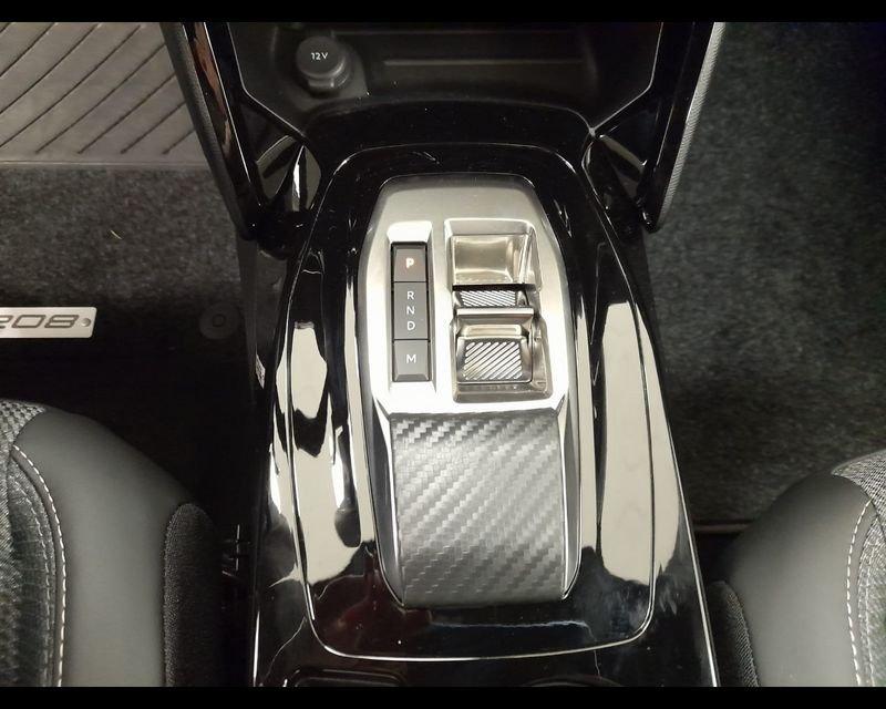 Peugeot 2008 Allure Hybrid 136 e-DCS6
