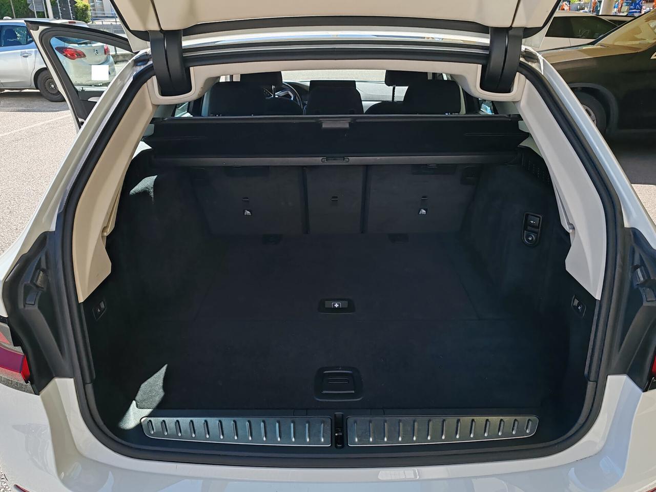 BMW 520d - X Drive - Touring Business - Diesel/Ibrida