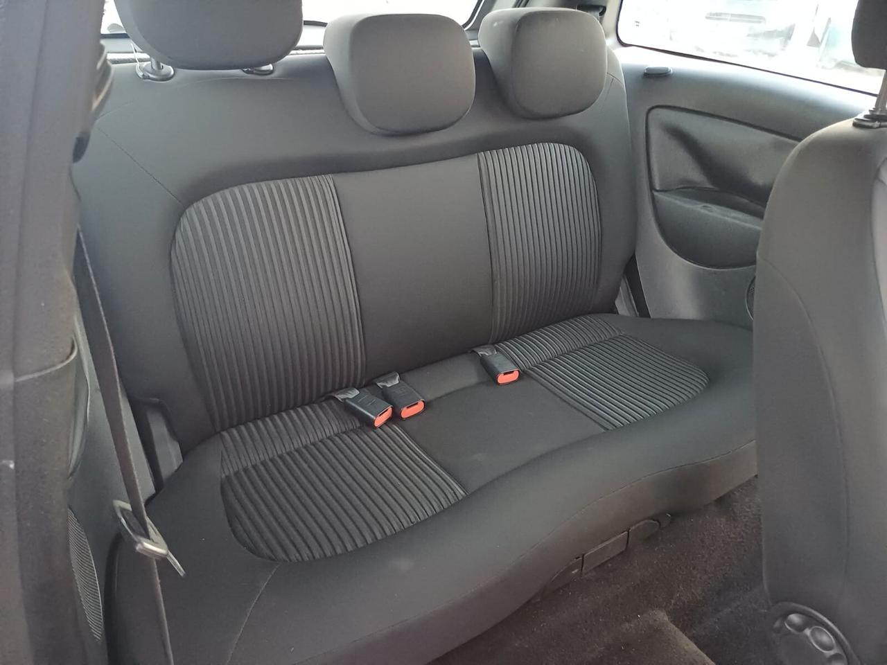 Lancia Ypsilon 1.2 benzina UNICA - 2011