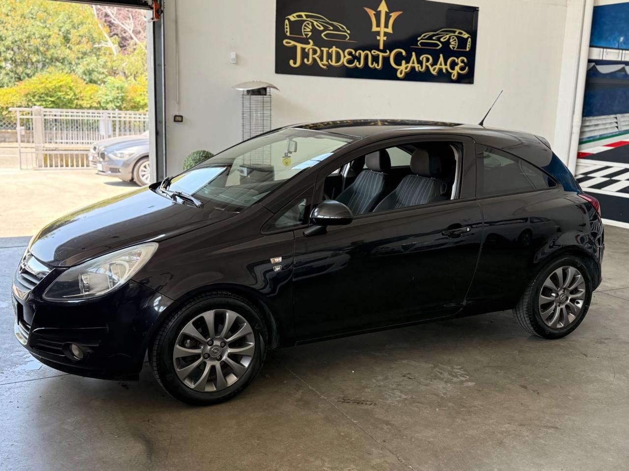 Opel Corsa 1.2 3 porte OK NEOPATENTATI