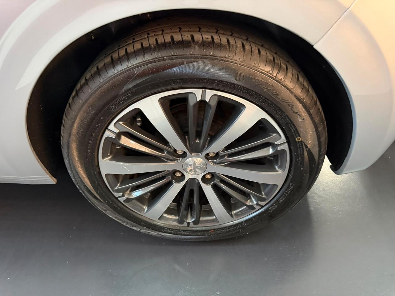Peugeot 208 BlueHDi 75 5 porte Allure Navi