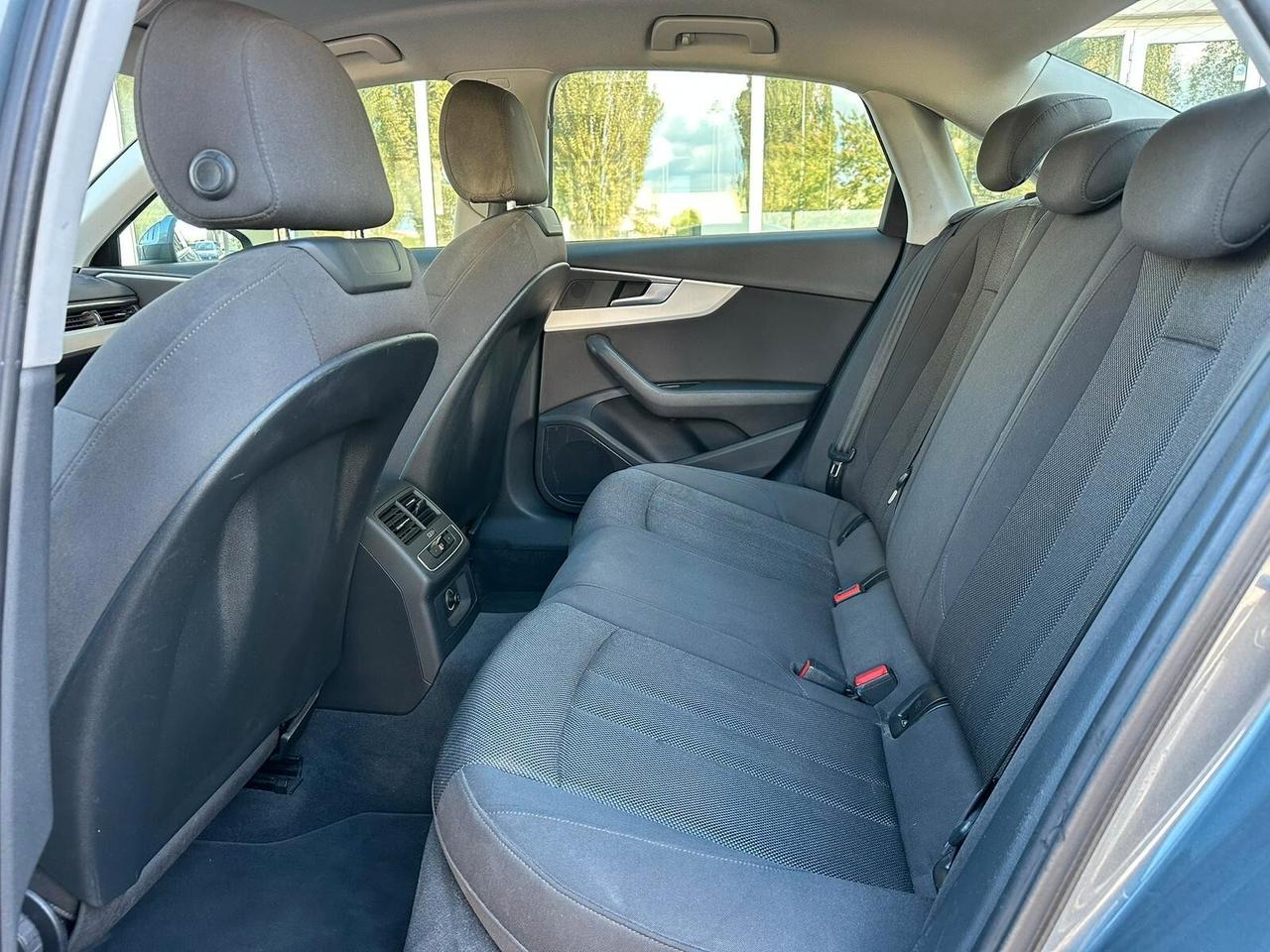 Audi A4 2.0 TDI 150 CV S tronic