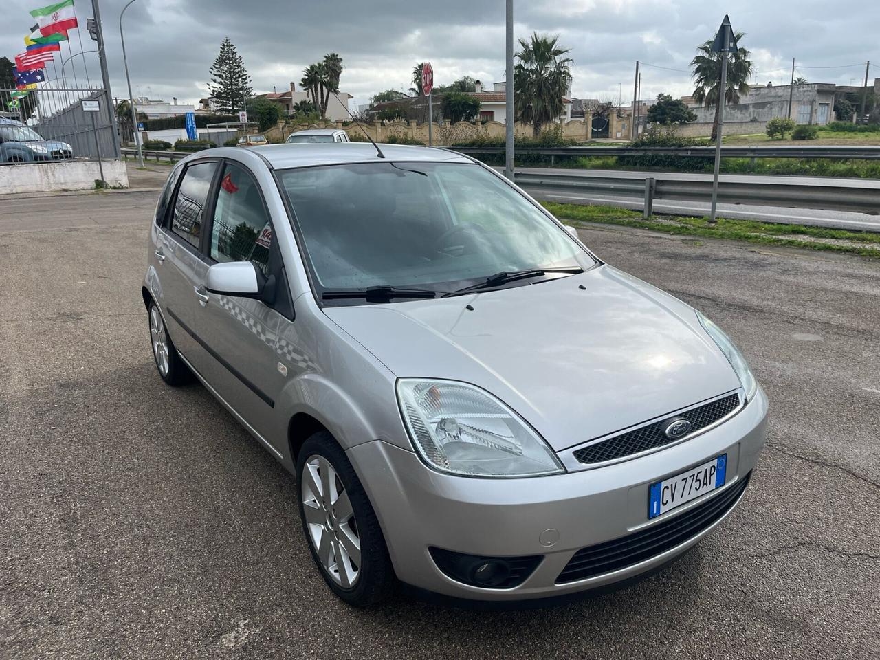 Ford Fiesta 1.6 TDCi 5p. Ghia Unipro 2005